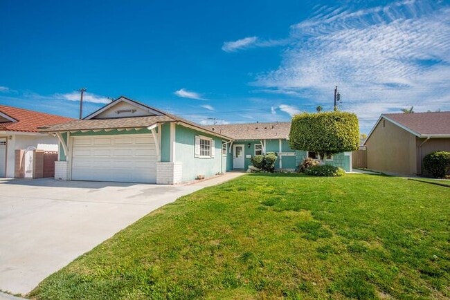 Building Photo - Single Family Stunner!
