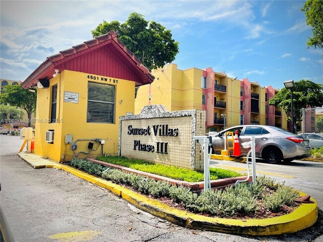 Building Photo - 4705 NW 7th St Unit 305-7