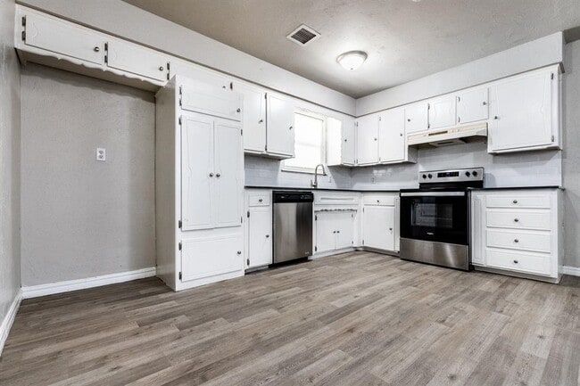 Photo - 617 Queensboro Pl