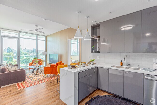 2BR, 2BA - 795SF - Kitchen