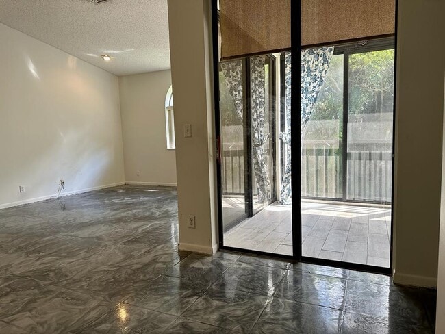 Photo - 5438 Verona Dr Unit L