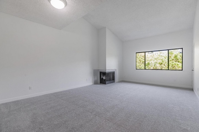 Photo - 4681 Albany Cir Unidad 146 Rental