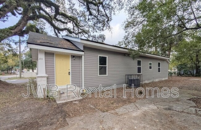 Photo - 203 Spring St