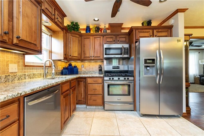 1504 Johnston Dr