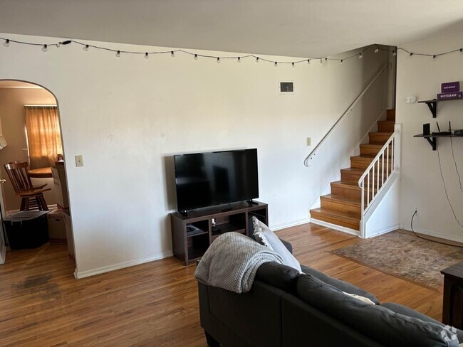 Building Photo - 1912 Grand Ave. Unit Upstairs Rental