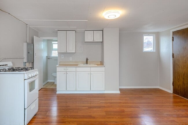 Photo - 9041-9049 NE Sandy Blvd Unit 9043