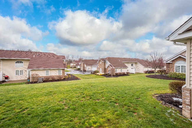 Photo - 72 Nicholas Dr