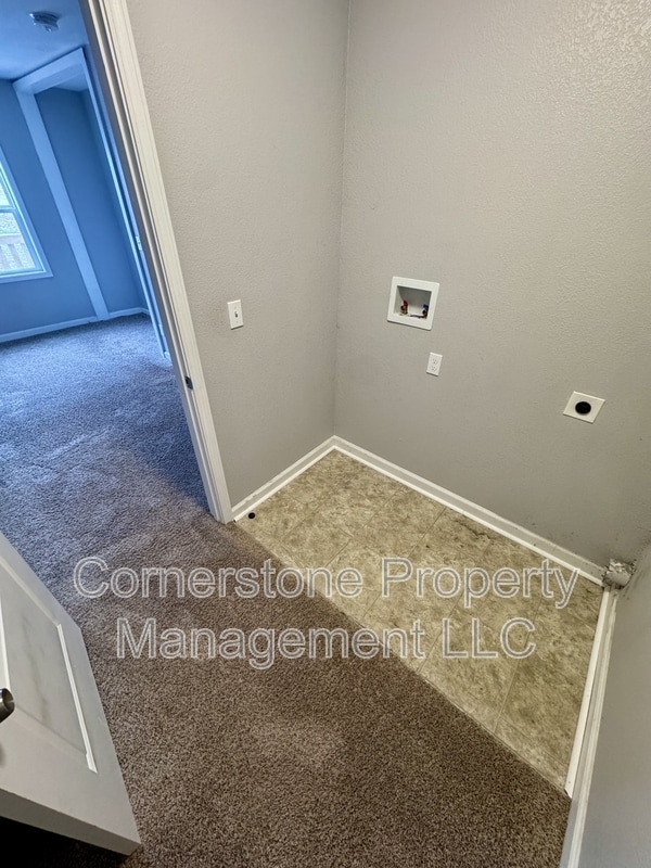 Photo - 8290 Center Dr