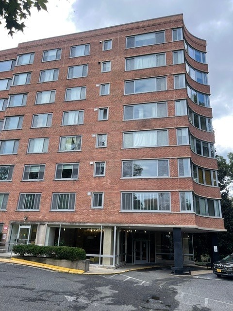 Building Photo - 4200 Cathedral Ave NW Unit 708