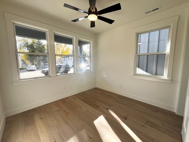 Photo - 626 E Krall St