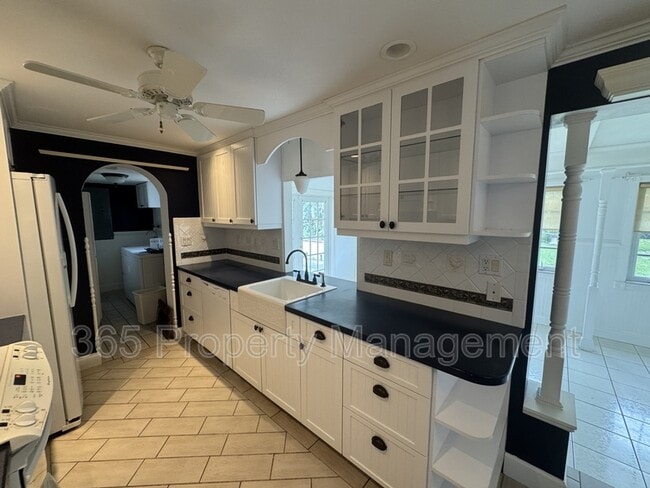 Photo - 1604 Abscott St