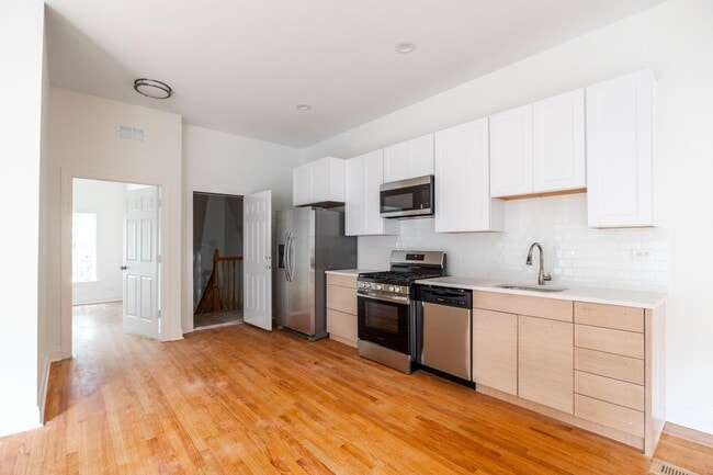 Photo - 3117 N Harding Ave Unit 1E