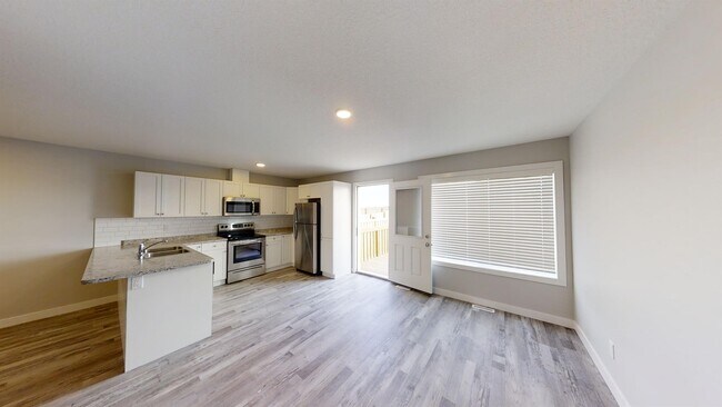 Photo - 9520 113 Ave