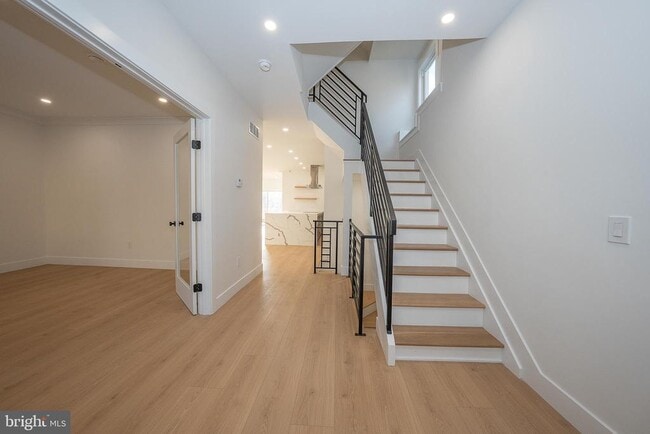 Building Photo - 314 N Essex Ave