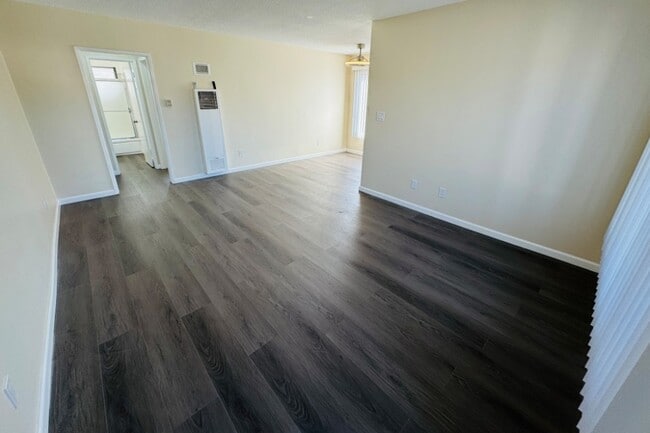 Unit 4 Living Room - 1230 N Mansfield Ave