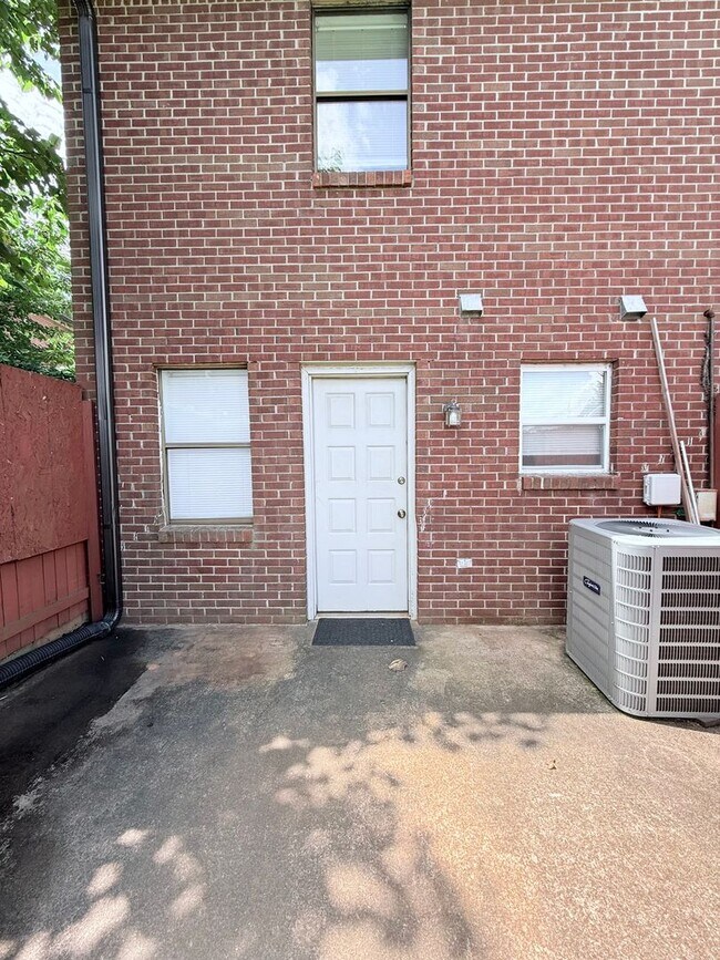 Photo - Downtown Sugar Hill Townhome - 2 bed/1.5 bath end unit