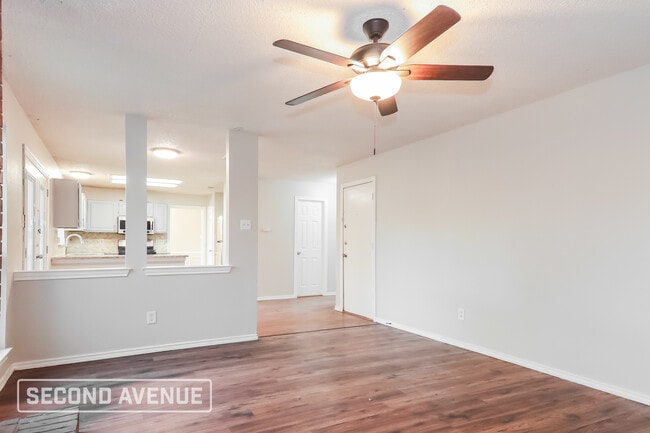 Photo - 732 Creekview Ct