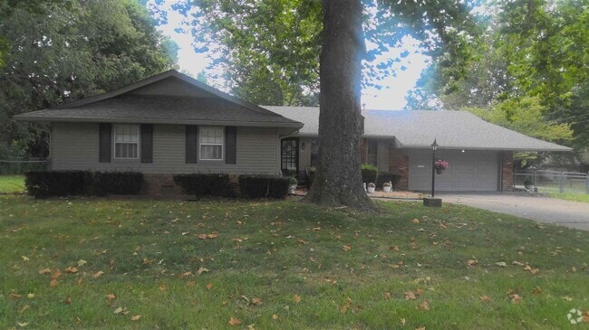 Building Photo - Charming Brentwood Home in Southeast Sprin...