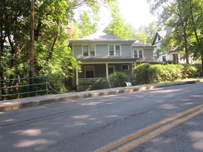 Building Photo - 130 University Ave Unit 130.5