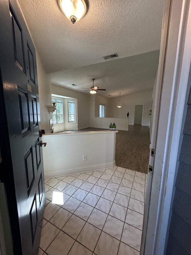 Photo - 104 Breezewood Dr