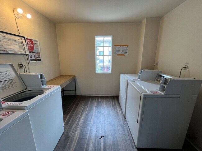 Photo - 1945 Glendon Avenue