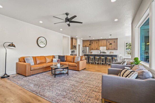 1013 Yew Wood St Unit SI ID1250612P