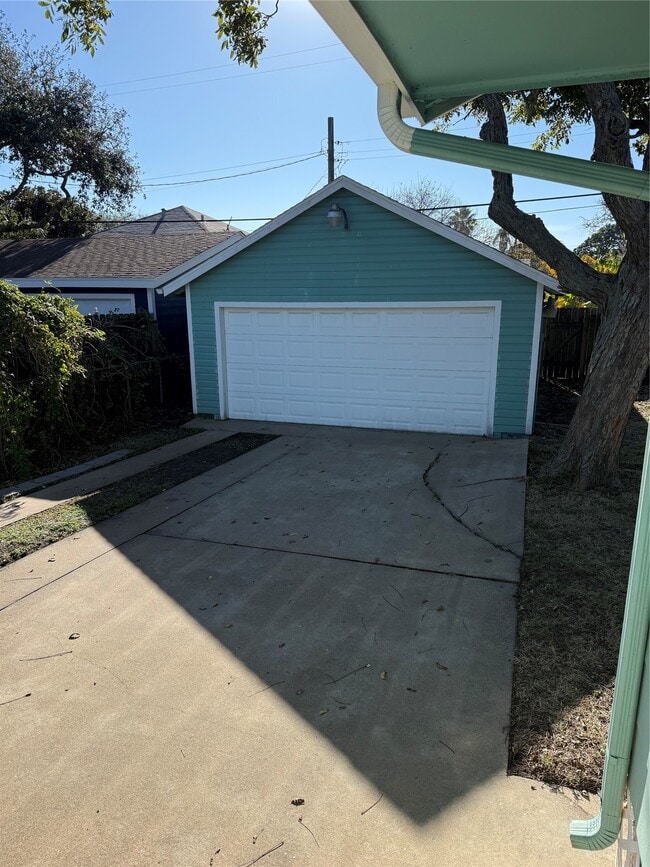 Photo - 4407 Avenue S 1/2