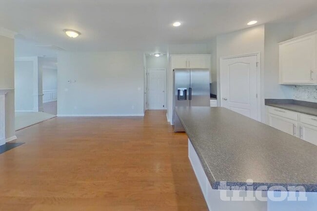 527 W Saddletree Dr
