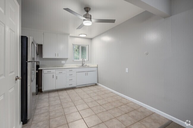 2BR, 1BA - 900SF - Dining Room