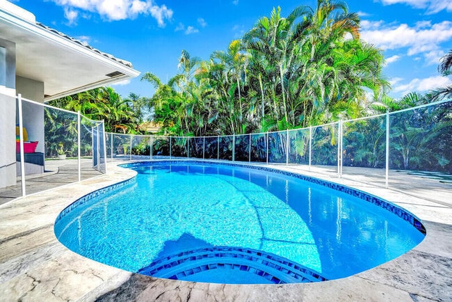 Photo - 864 Appleby St