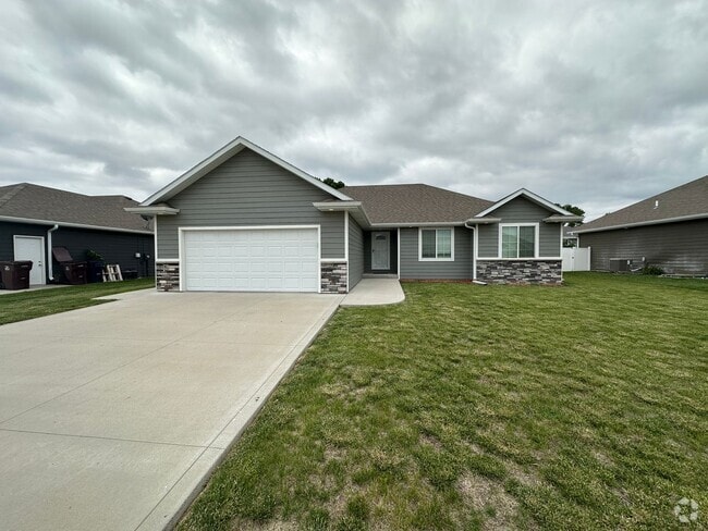 Building Photo - $2500 - Beautiful 3 bed 2 bath home in Sou...