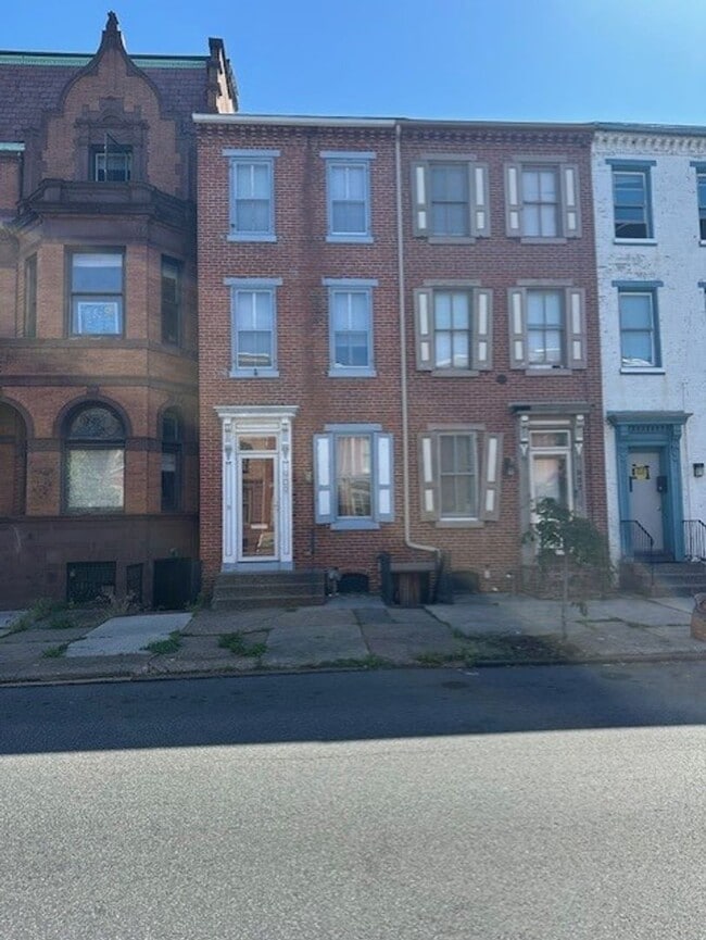Building Photo - 909 N 2nd St
