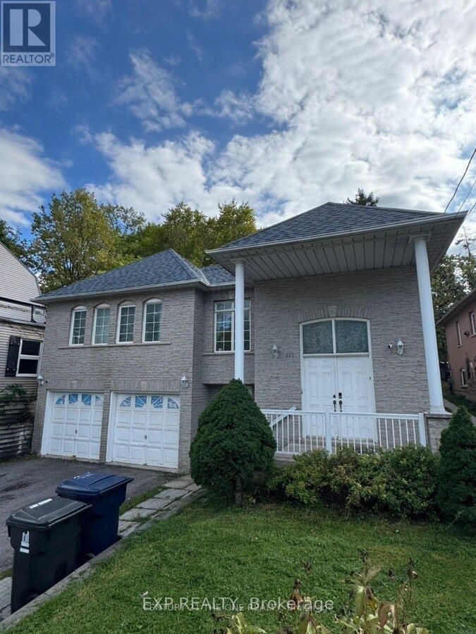 Photo - 123 Steeles Ave E