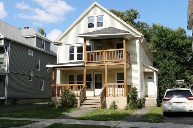 Building Photo - 27 Woodlawn St Unit 2