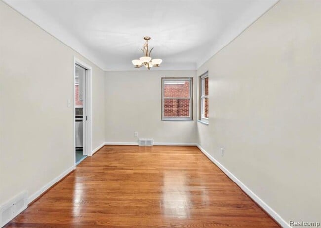 Photo - 1790 Kenmore Dr