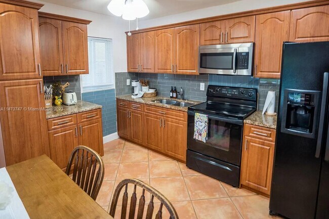 Photo - 3761 SW 14th St