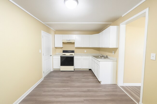 Photo - 274 Leeds Ave