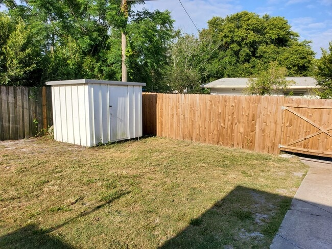 Photo - 632 50th St N