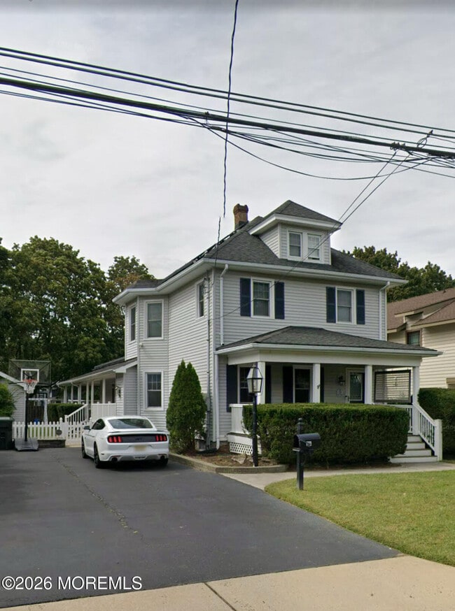 Building Photo - 218 Lewis St