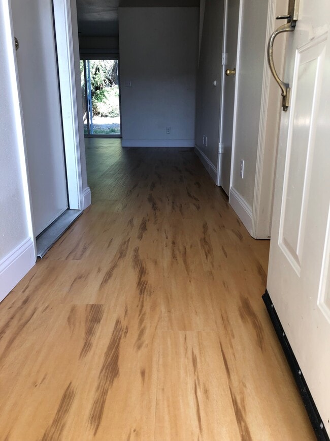 Photo - 410 Valley Cir