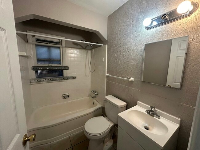 Photo - 16544 St Marys St