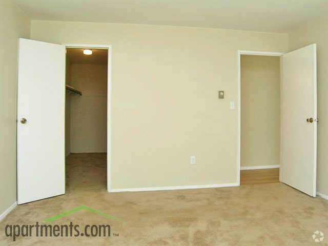 Closet - Carlton Village