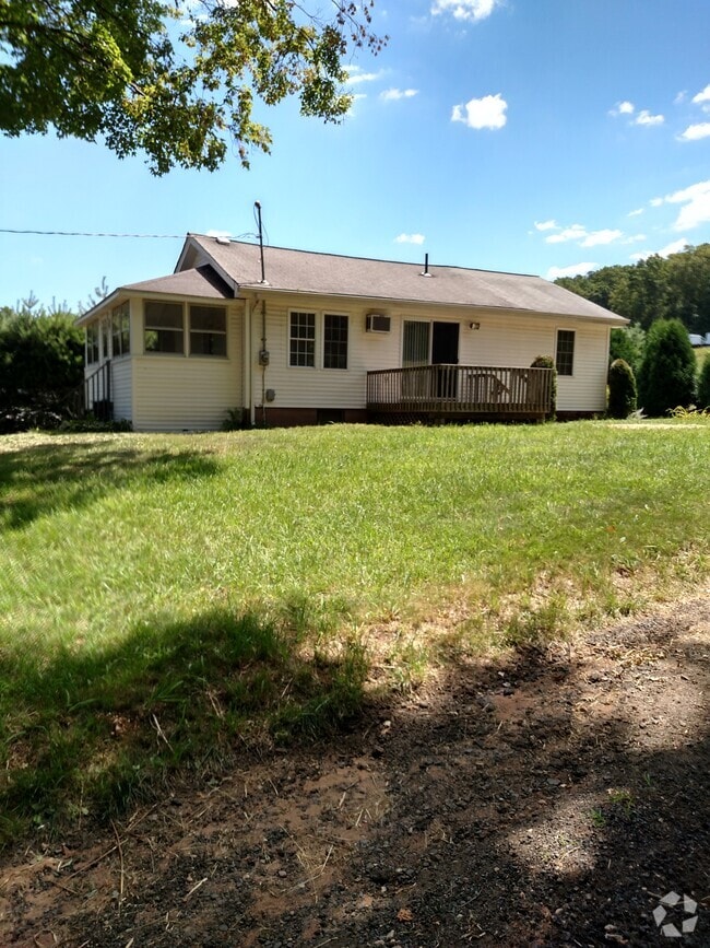 Building Photo - 6 Hillcrest Rd Rental