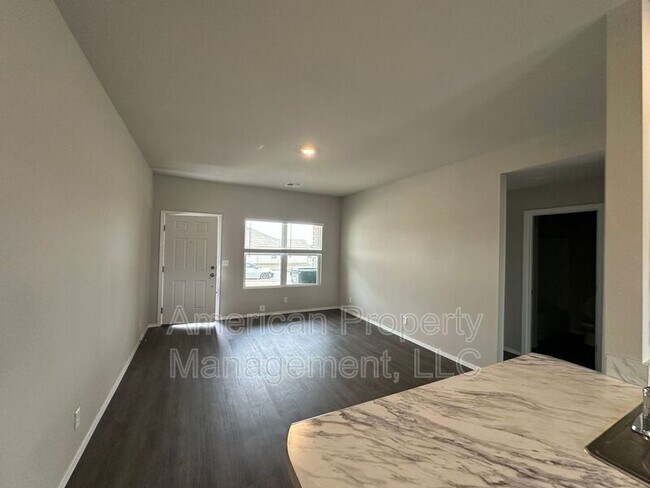 Photo - 1107 W Abilene Rd