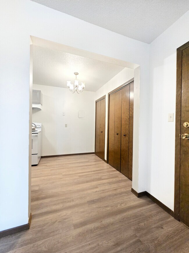 Remodeled 2-Bed, Available Sept