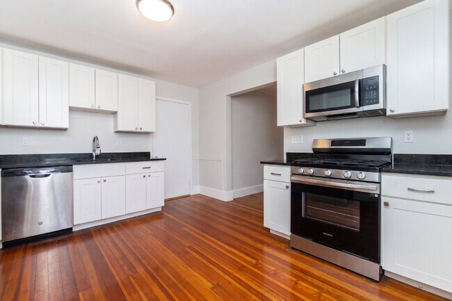 Photo - 755 Somerville Ave Unidad 2