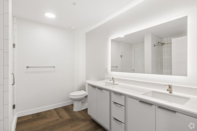 2BR, 2BA - 1,771SF - Primary Bathroom