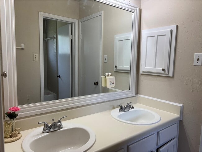 Photo - 17090 Kilwinning Dr