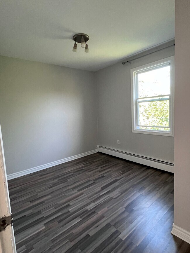 Photo - SPACIOUS RENOVATED TWO BEDROOM APARTMENT - COLE HARBOUR Unité 10