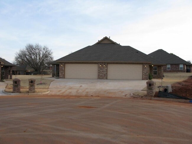 11613 Surrey Ln